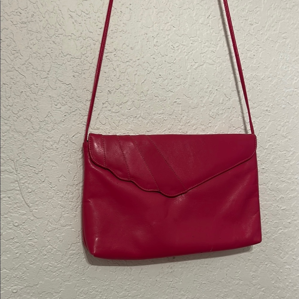Chic Pink Crossbody Bag with Sleek Design